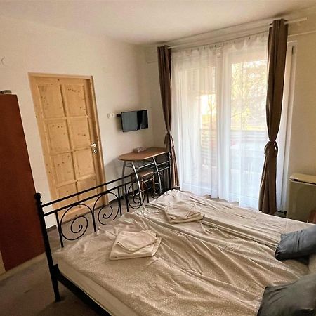 Evi Apartman Eger Buitenkant foto
