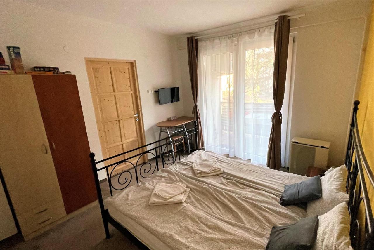 Evi Apartman Eger Buitenkant foto
