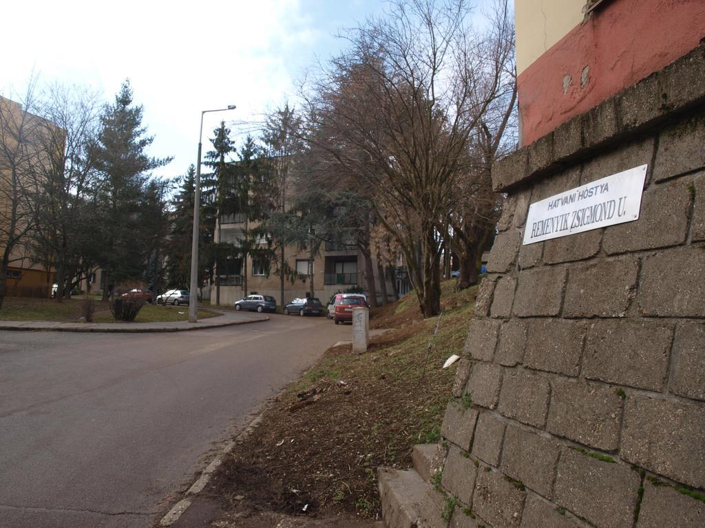 Evi Apartman Eger Buitenkant foto