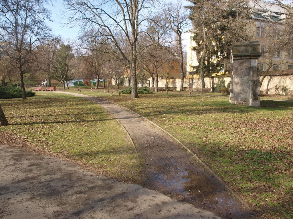 Evi Apartman Eger Buitenkant foto