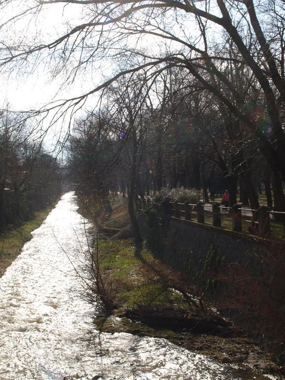 Evi Apartman Eger Buitenkant foto