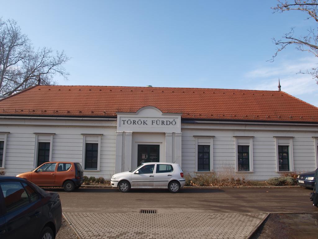Evi Apartman Eger Buitenkant foto