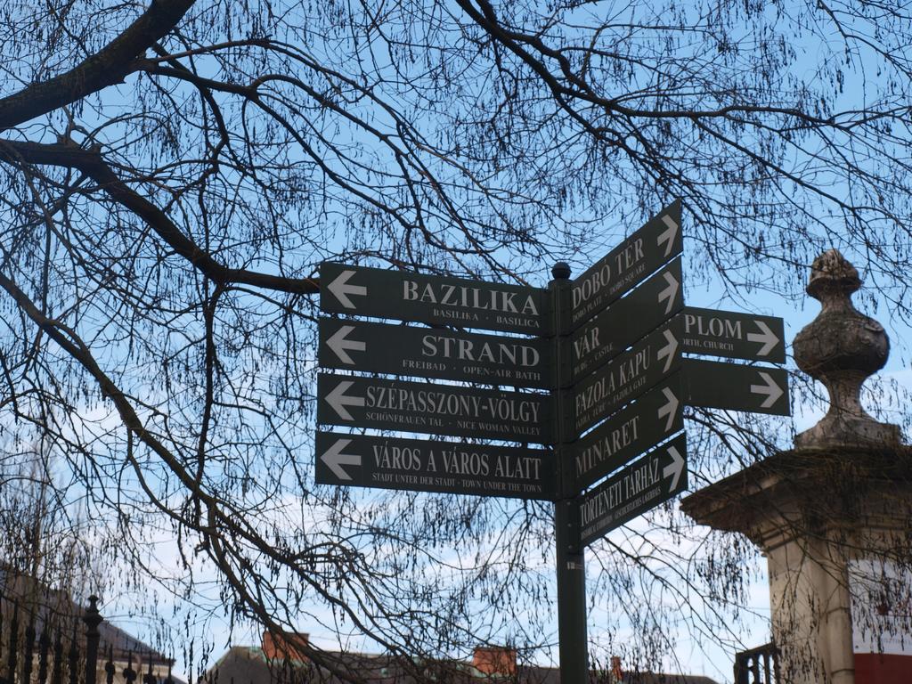 Evi Apartman Eger Buitenkant foto
