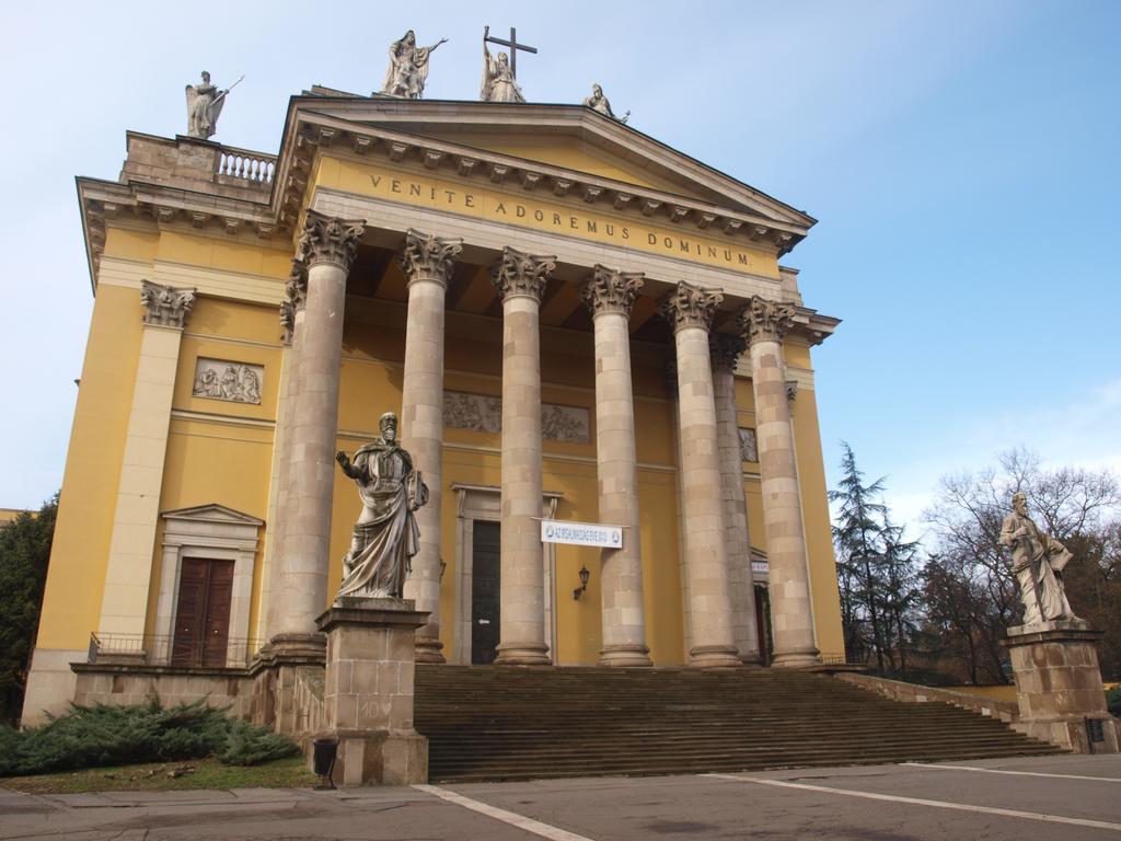 Evi Apartman Eger Buitenkant foto