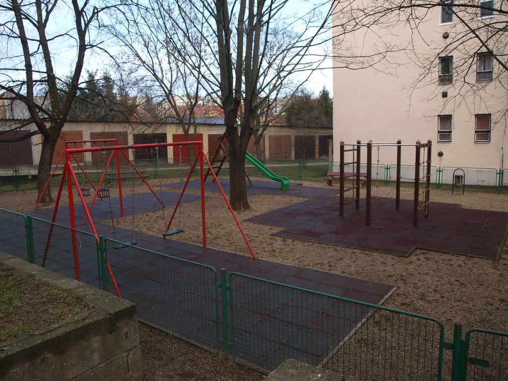Evi Apartman Eger Buitenkant foto